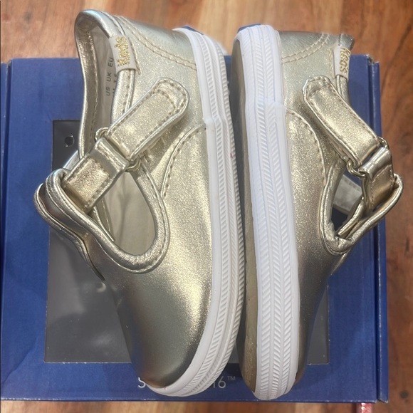 Keds Gold Dress Shoes with T-Strap Design New With Box Baby Size 4 months - Picture 4 of 9